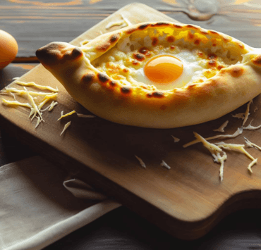 Khachapuri: Gruzińska Rozkosz Serowa szybkoo.pl